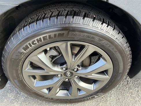 Used 2017 Hyundai Santa Fe Sport image 17