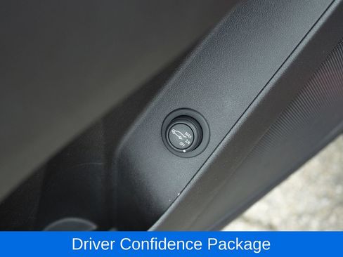 Used 2019 Chevrolet Equinox LT w/ Driver Convenience Package FWD image 19