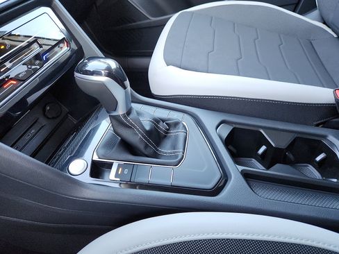 New 2026 Volkswagen Taos SE image 20