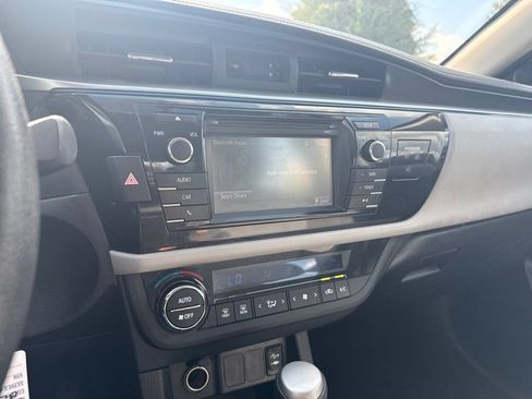 Used 2016 Toyota Corolla LE FWD image 11