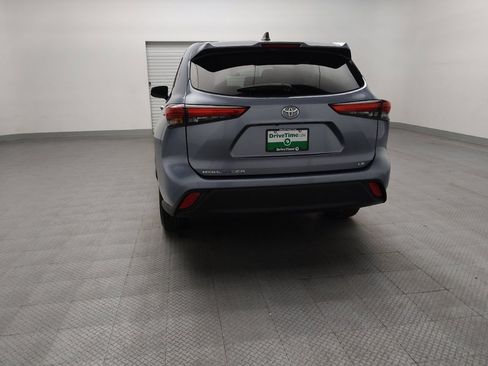 Used 2022 Toyota Highlander LE FWD image 6