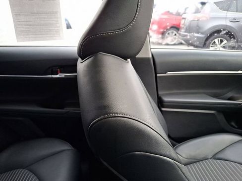 Used 2022 Toyota Camry SE image 14