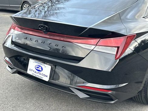 Used 2023 Hyundai Elantra SEL image 12