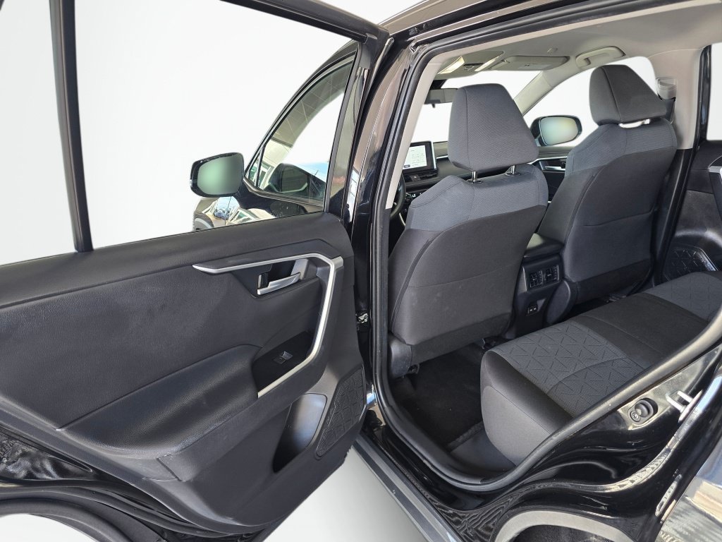 Certified 2025 Toyota RAV4 XLE FWD image 33