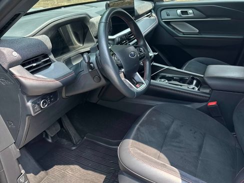 Used 2025 Ford Explorer ST AWD/4WD image 3