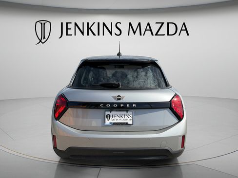 Used 2025 MINI Cooper 4-Door Hardtop FWD image 6