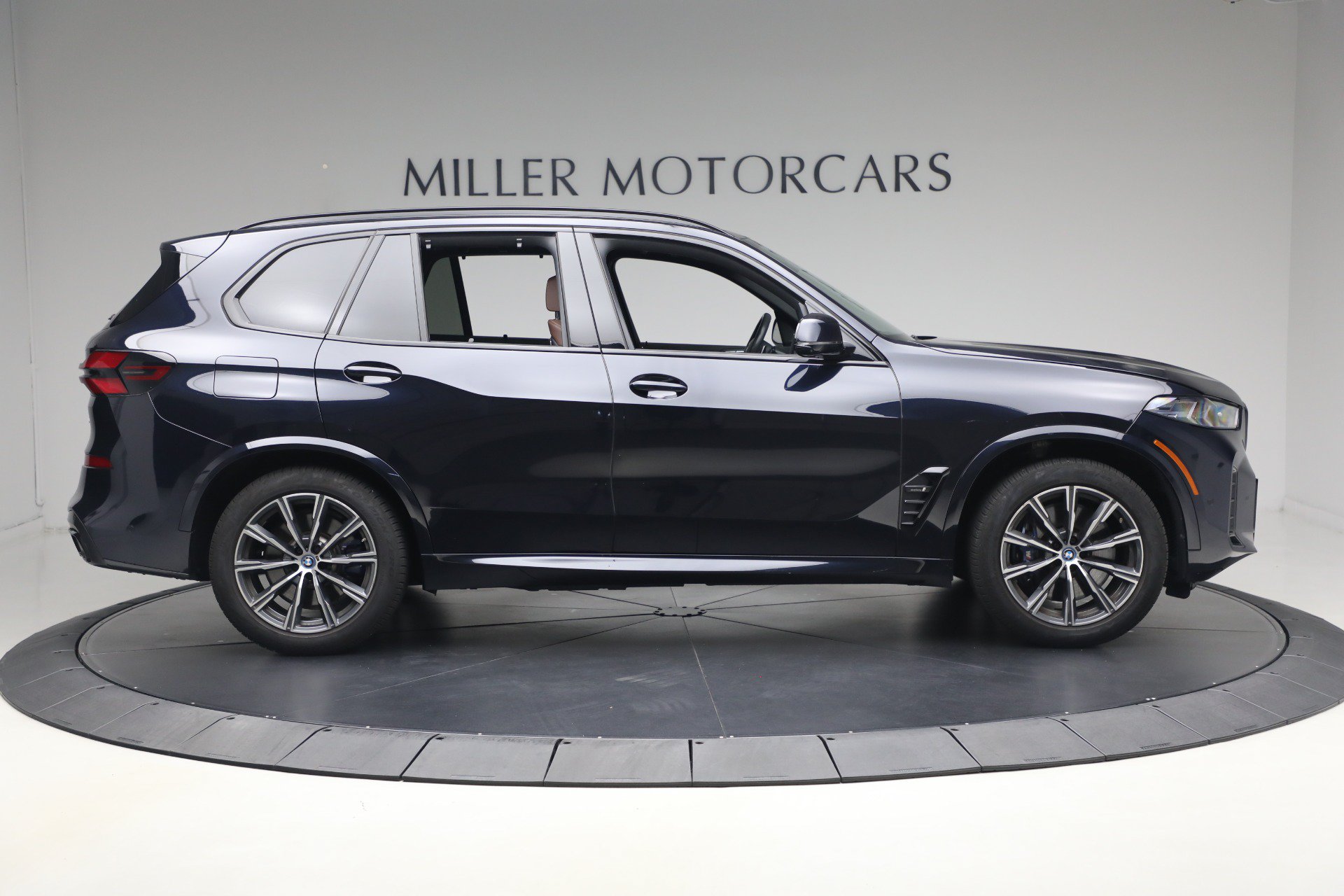 Used 2024 BMW X5 xDrive50e w/ Executive Package AWD/4WD image 9
