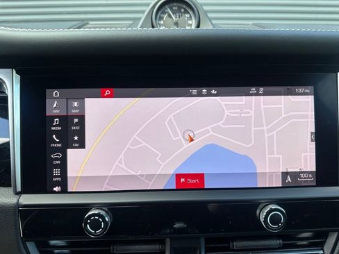 Certified 2023 Porsche Macan image 29