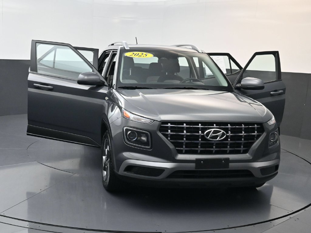 Certified 2025 Hyundai Venue SEL FWD image 32