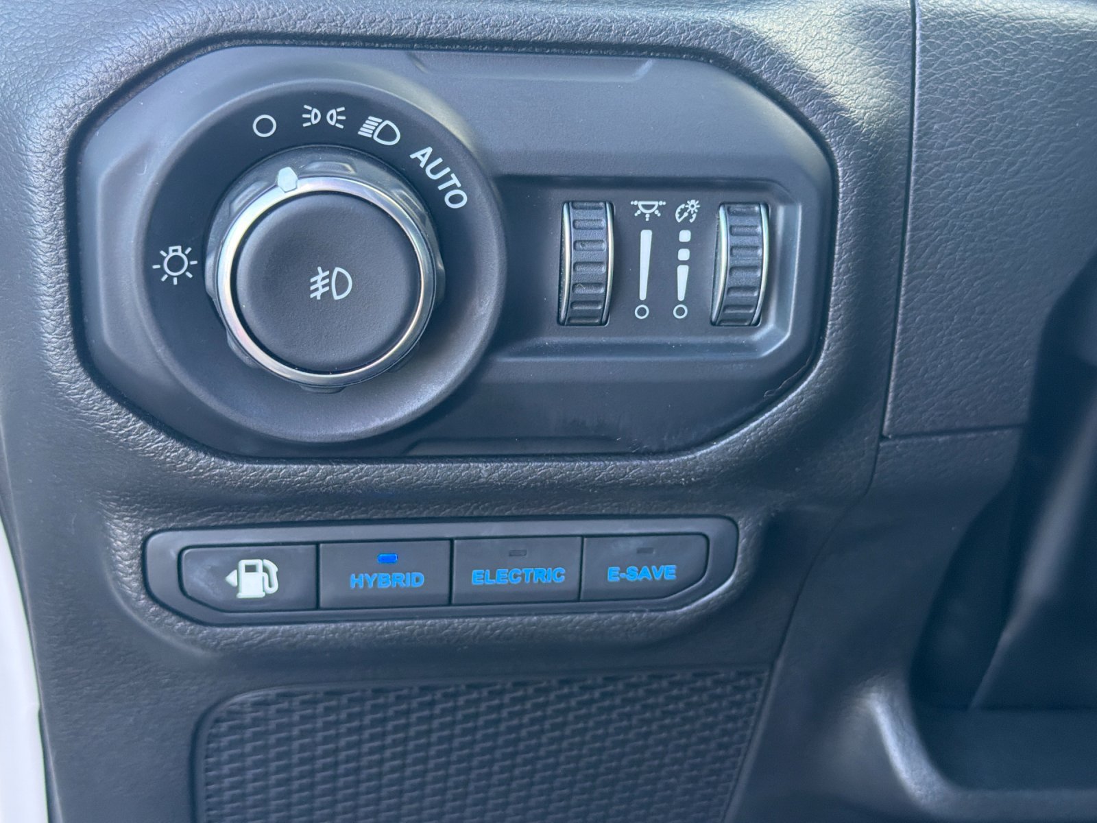 Used 2022 Jeep Wrangler Unlimited Rubicon 4xe w/ Cold Weather Group AWD/4WD image 34