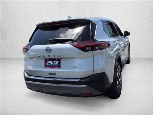 Used 2022 Nissan Rogue SV FWD image 5