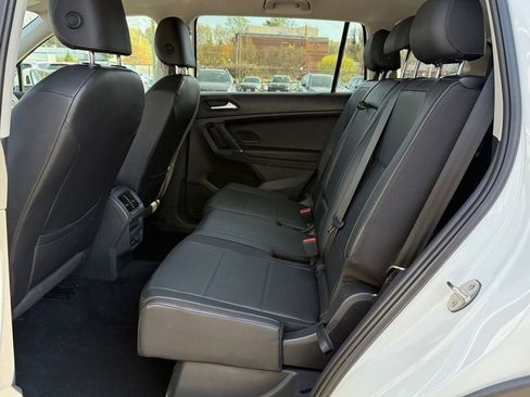 Used 2020 Volkswagen Tiguan SE image 24
