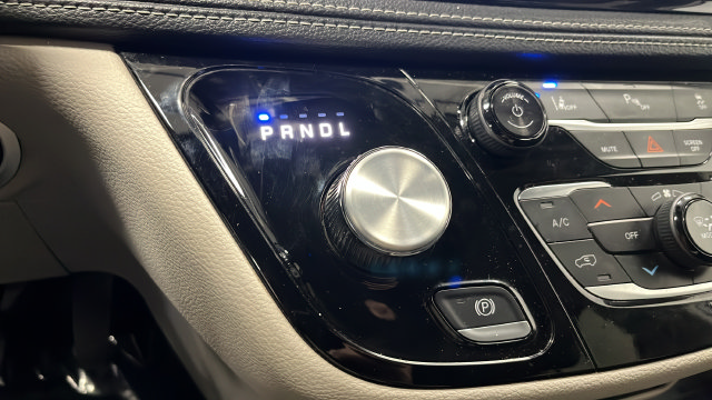 Used 2024 Chrysler Pacifica Limited FWD image 18
