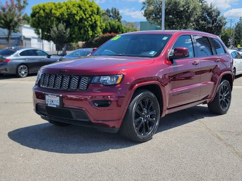 Used 2018 Jeep Grand Cherokee Altitude RWD image 10
