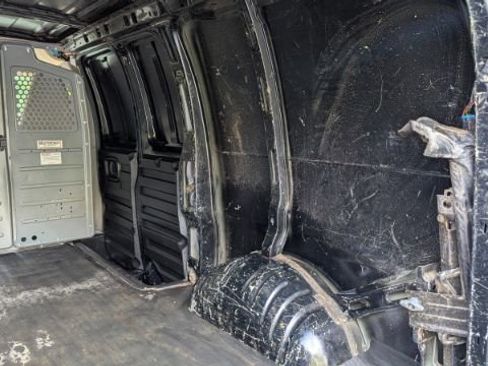 Used 2017 Chevrolet Express 2500 image 20