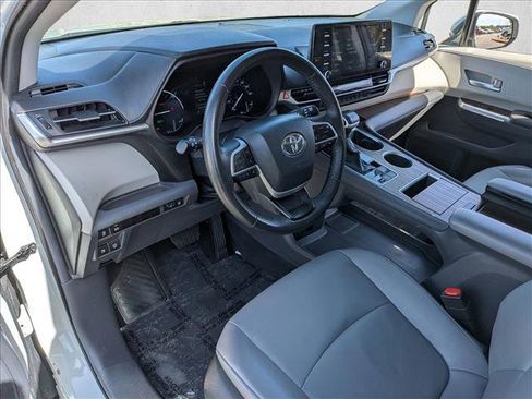 Used 2024 Toyota Sienna XLE image 9