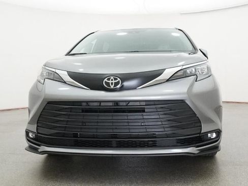 New 2026 Toyota Sienna XLE image 64