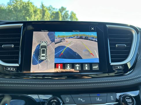 New 2026 Chrysler Pacifica Select image 24