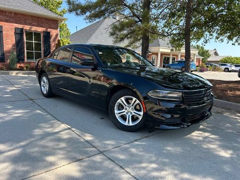 Used 2021 Dodge Charger SXT w/ Leather Interior Group RWD image 3