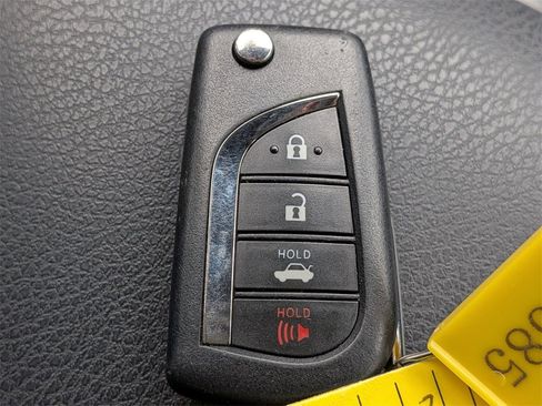 Used 2020 Toyota Camry SE image 26