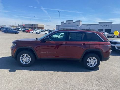 New 2025 Jeep Grand Cherokee Laredo w/ Luxury Tech Group I image 3