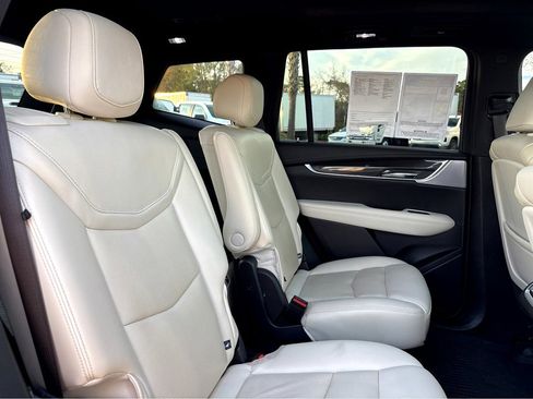 Used 2024 Cadillac XT6 Sport w/ Technology Package image 14