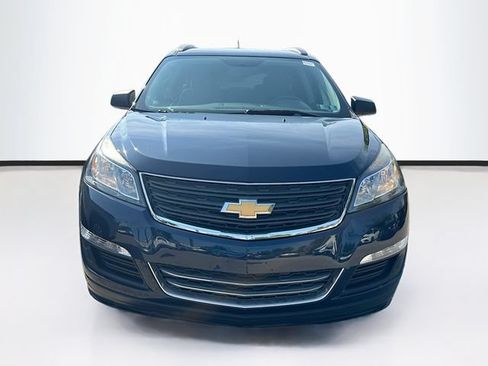 Used 2017 Chevrolet Traverse LS FWD image 2