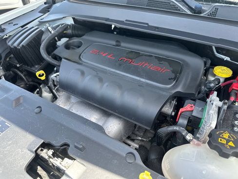Used 2019 Jeep Compass Latitude FWD image 10