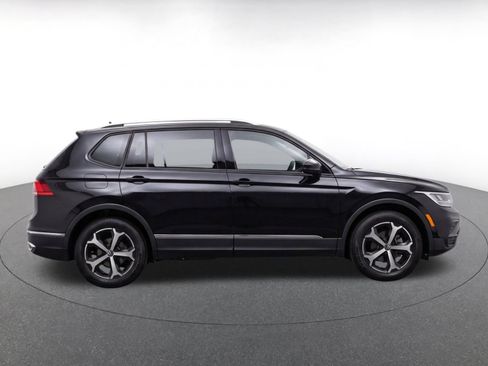 Used 2026 Volkswagen Tiguan SE AWD/4WD image 8