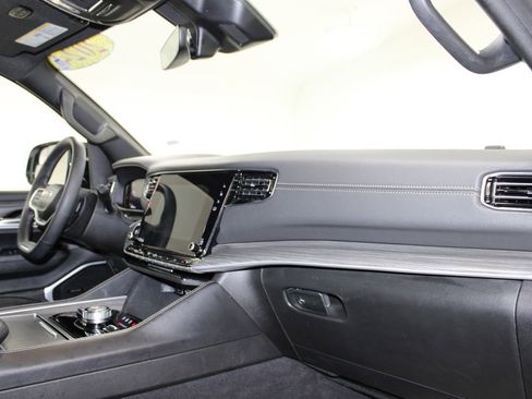 Used 2024 Jeep Wagoneer Series III image 32