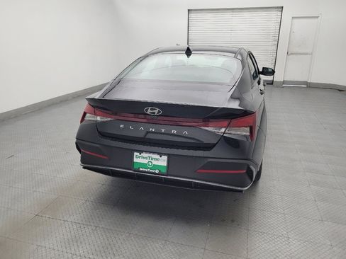 Used 2025 Hyundai Elantra SE FWD image 7