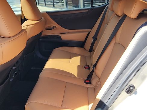 Used 2025 Lexus ES 300h w/ Premium Package image 26