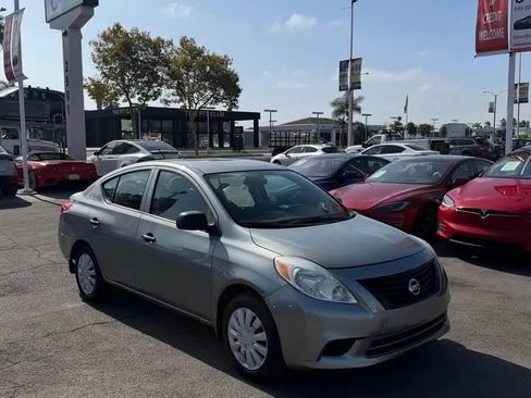 Used 2012 Nissan Versa S FWD image 3