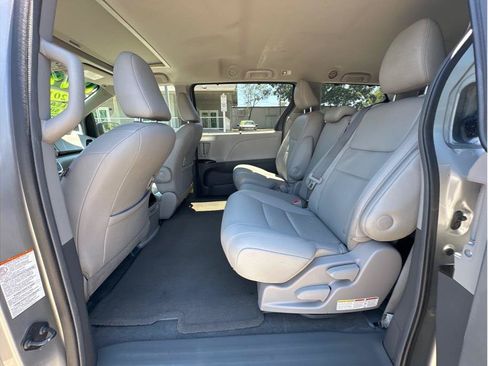 Used 2015 Toyota Sienna XLE w/ XLE Navigation Package FWD image 14