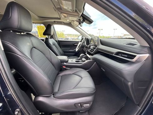 Used 2025 Toyota Highlander XLE AWD/4WD image 33