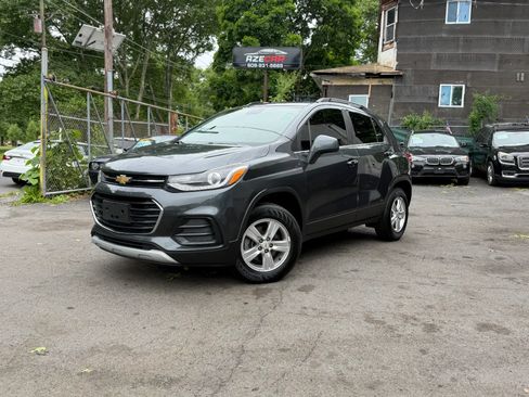 Used 2018 Chevrolet Trax LT w/ LT Convenience Package AWD/4WD image 3