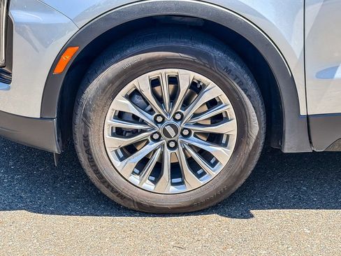 Used 2024 Cadillac XT4 Premium Luxury FWD image 4