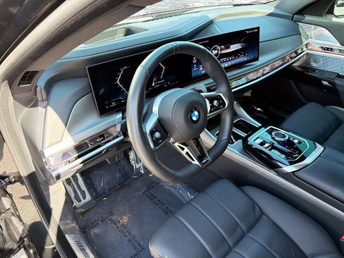 Used 2023 BMW 760i xDrive AWD/4WD image 24