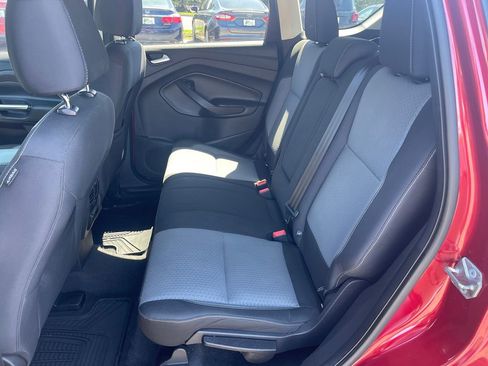Used 2017 Ford Escape SE w/ SE Cold Weather Package AWD/4WD image 16