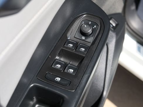 Used 2024 Volkswagen Taos SE image 30