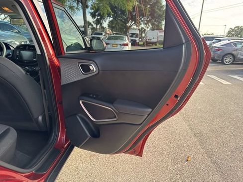 Used 2025 Kia Soul LX w/ LX Technology Package FWD image 18
