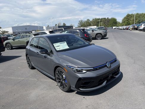 Used 2026 Volkswagen Golf AWD/4WD image 3