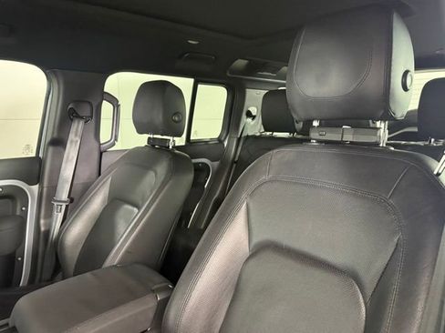 Used 2023 Land Rover Defender 110 SE image 5