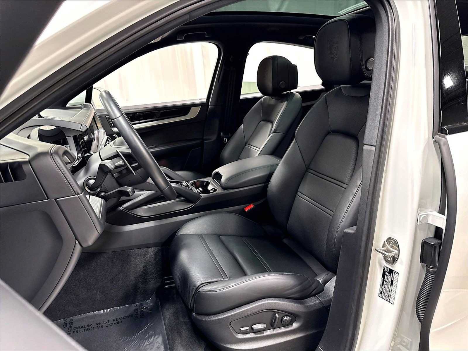 Used 2025 Porsche Cayenne Coupe AWD/4WD image 7