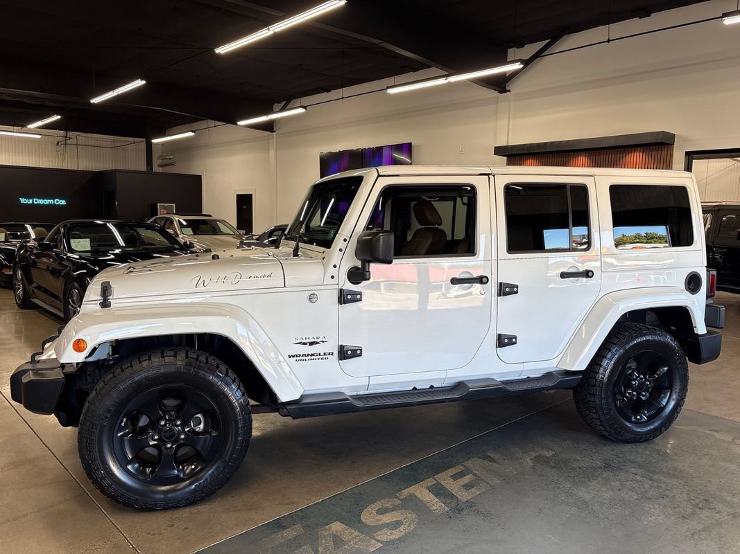 Used 2015 Jeep Wrangler Unlimited Sahara w/ Connectivity Group AWD/4WD image 4