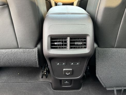 Used 2024 Chevrolet Equinox Premier FWD image 18