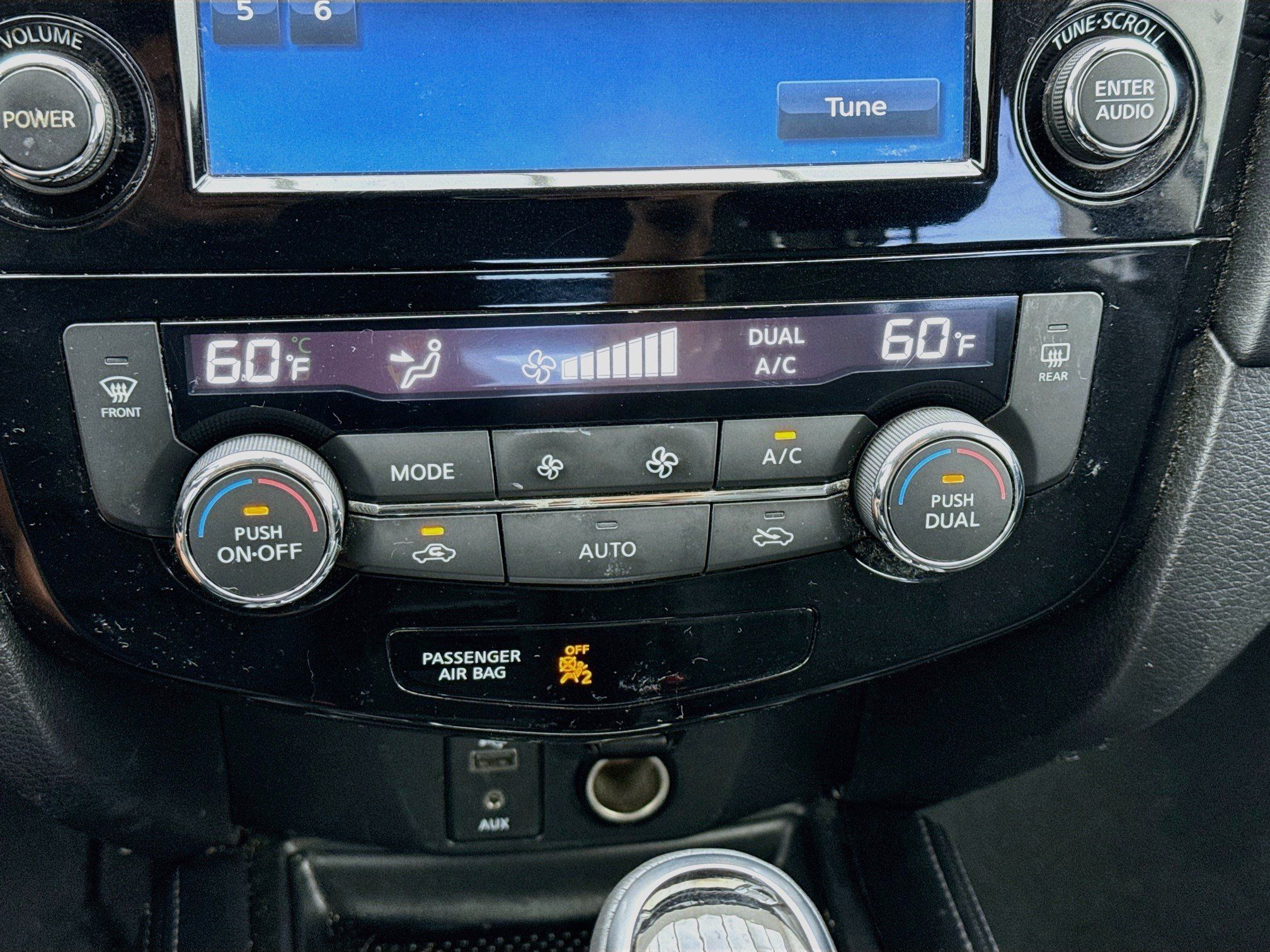 Used 2017 Nissan Rogue SL w/ SL Premium Package FWD image 12