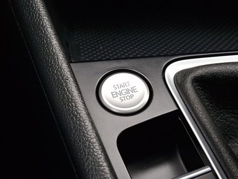 Used 2024 Volkswagen Jetta SE FWD image 29