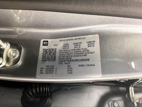 Used 2024 Chevrolet Colorado Z71 w/ Z71 Convenience Package 2 image 35