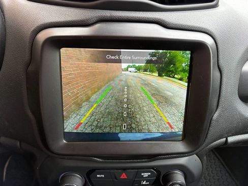 Used 2023 Jeep Renegade Latitude AWD/4WD image 33